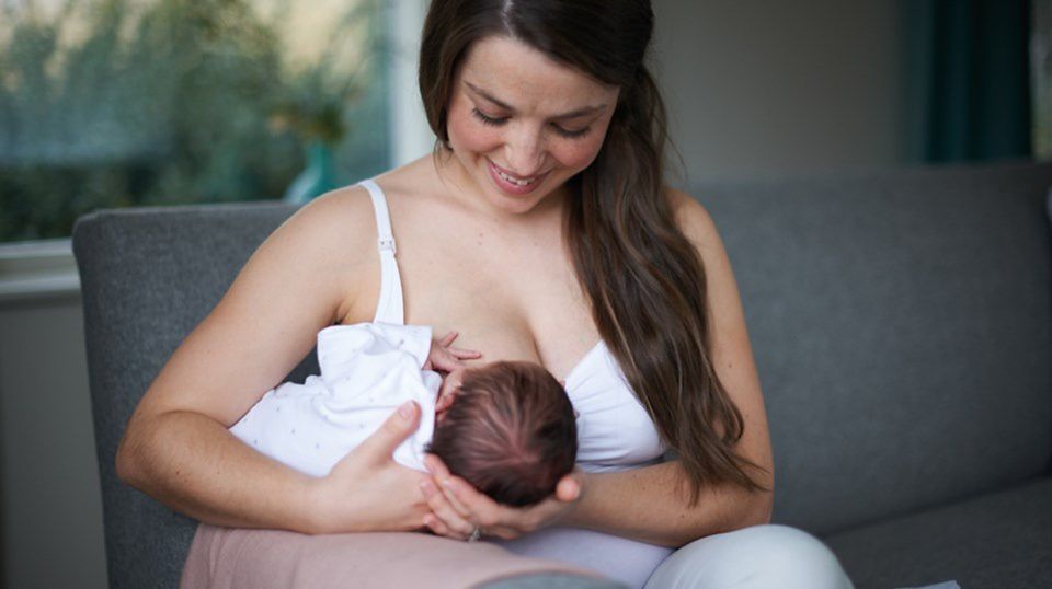 breastfeeding positions rugby ball hold